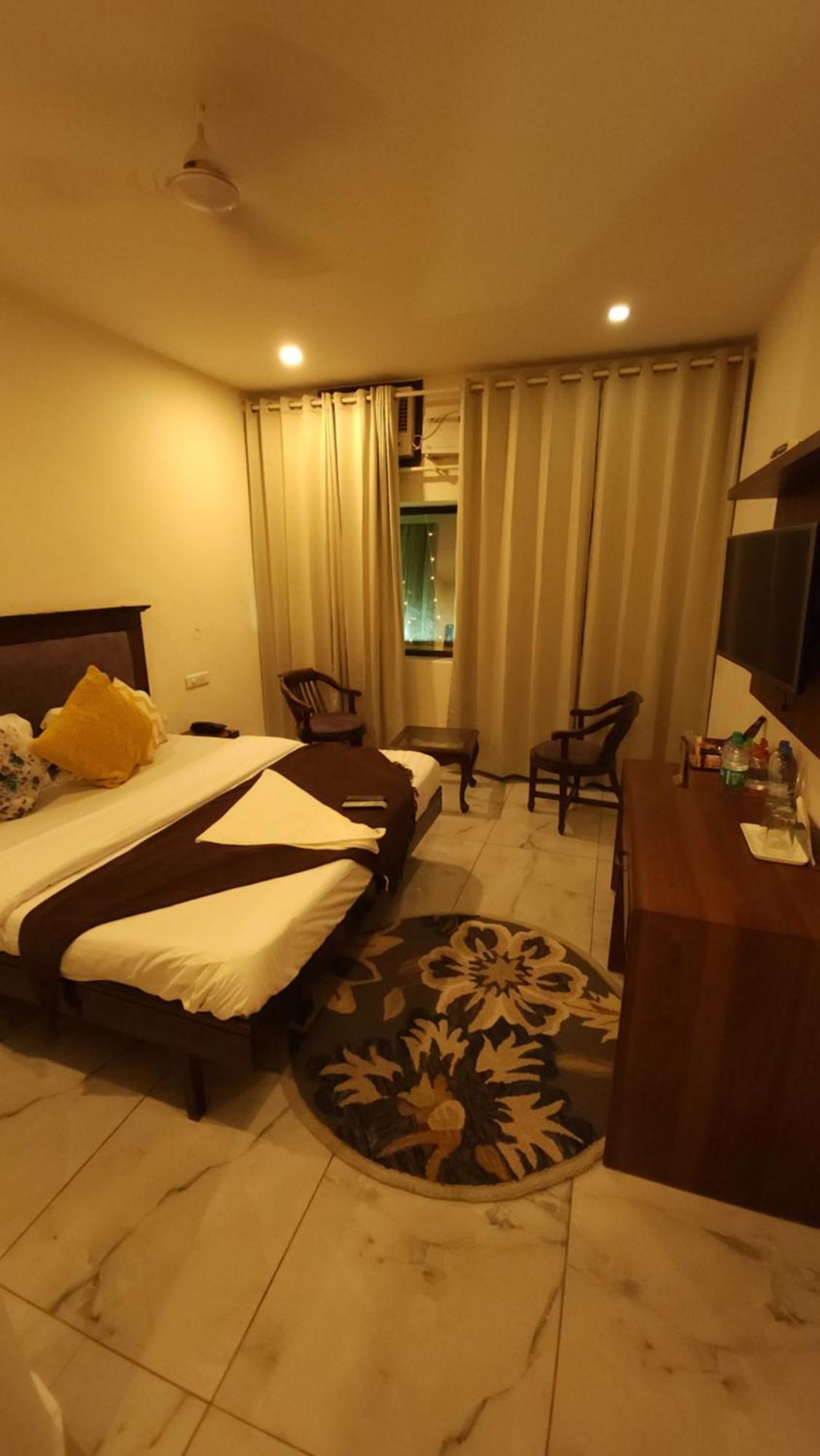 Hotel Vrs Inns Chandīgarh Exterior foto
